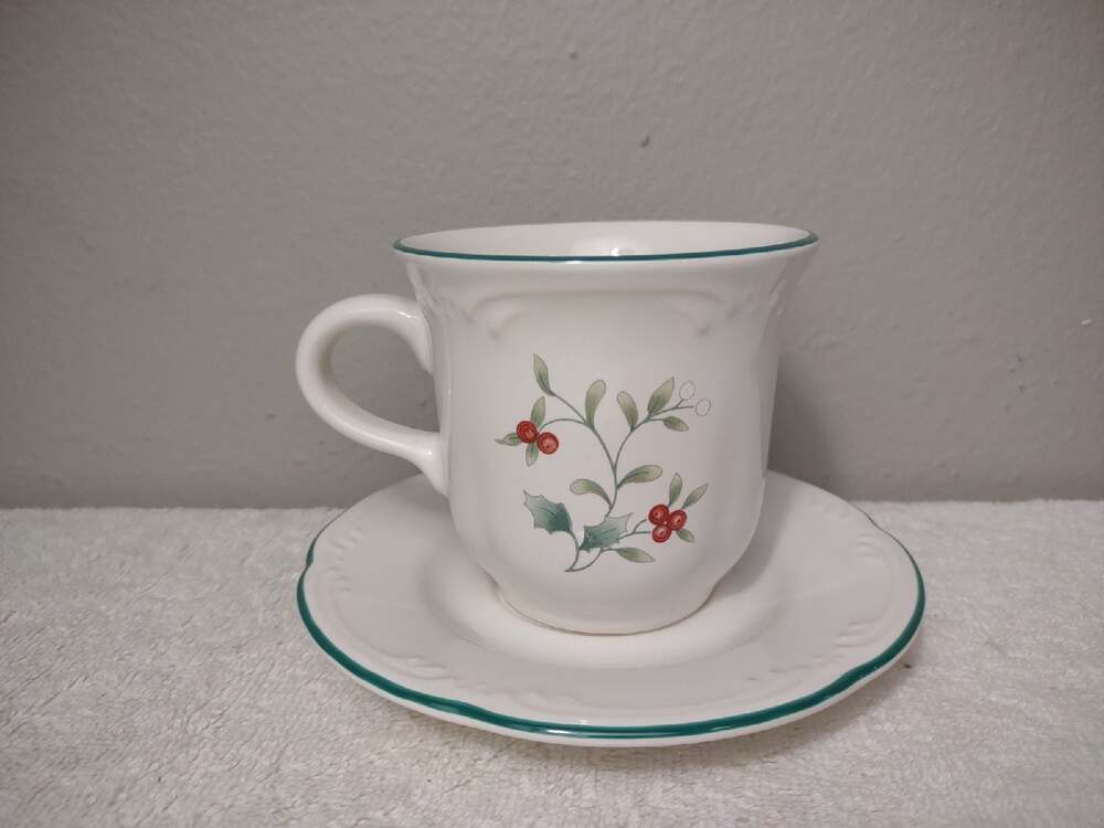 Pfaltzgraff Winterberry white holly berry stoneware tea cup and saucer set